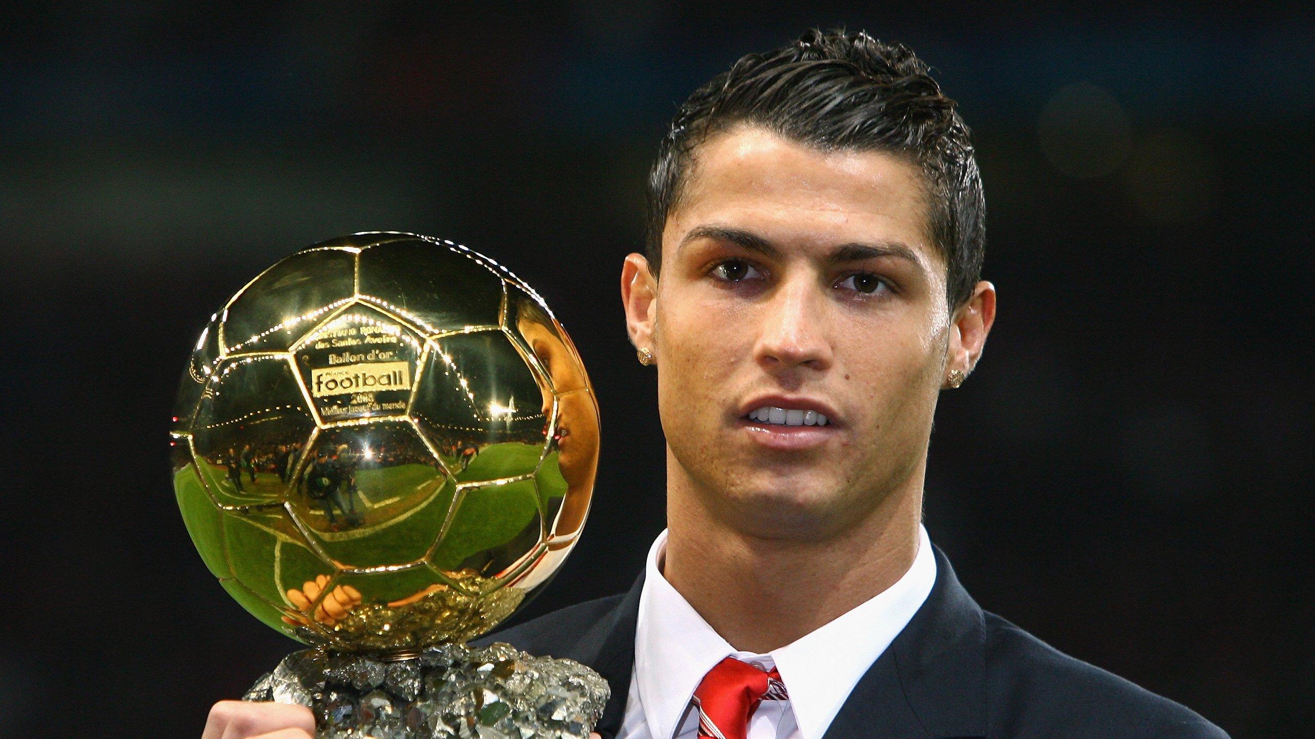 欧冠决赛前瞻,当绿茵场变成游戏界面,谁能按下制胜一击?