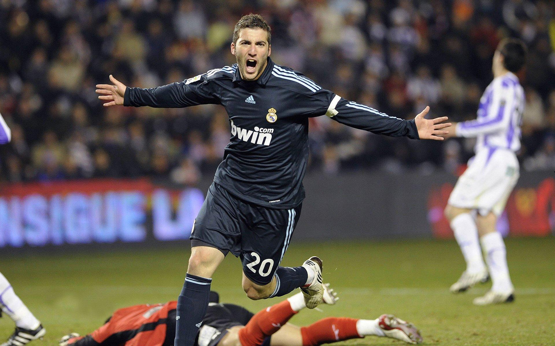 德甲巅峰之战一触即发！拜仁多特十大经典对决点燃国家德比记忆